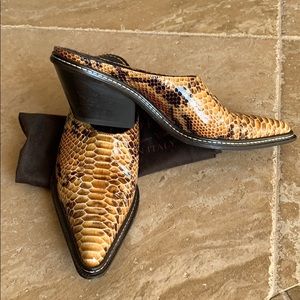 Donald Pliner Slip on Boots